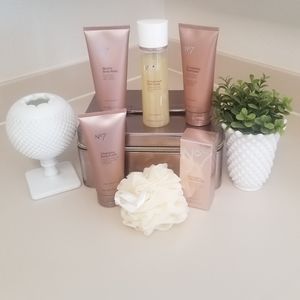 N°7 LIMITED EDITION BATH AND BODY CARE SET